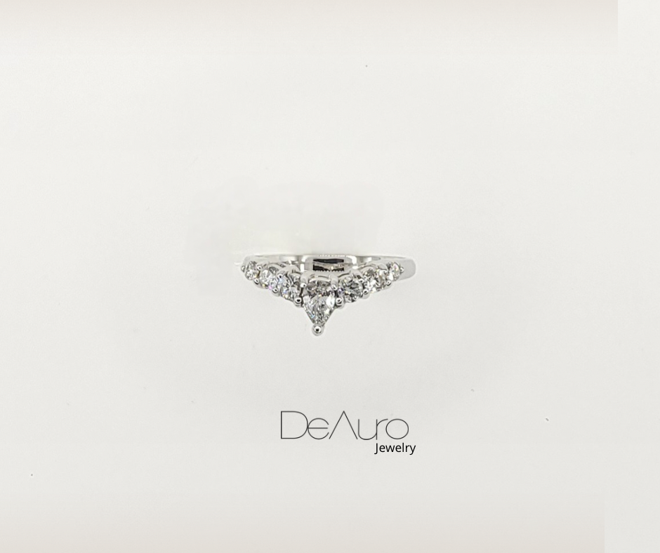 WHITE GOLD RING WITH PEAR-CUT DIAMOND
