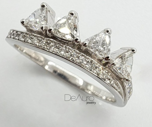 ANILLO DE ORO BLANCO CON DIAMANTES DE TALLA TRIÁNGULO